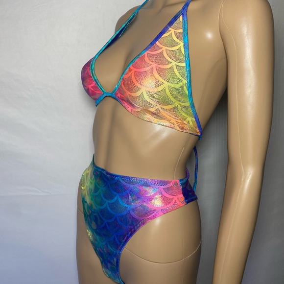 Triangle top and shorts - Picture 3 of 4